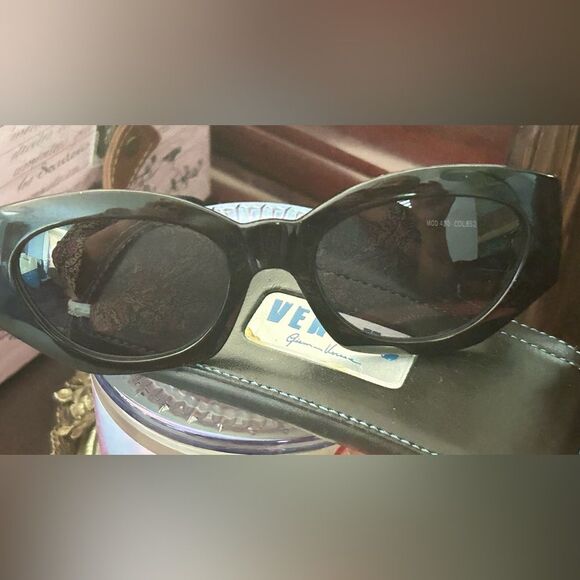 VERSACE “Versus” Medusa authentic sunglasses. Black w/gold logo. 420/C col. 852 - Picture 1 of 8